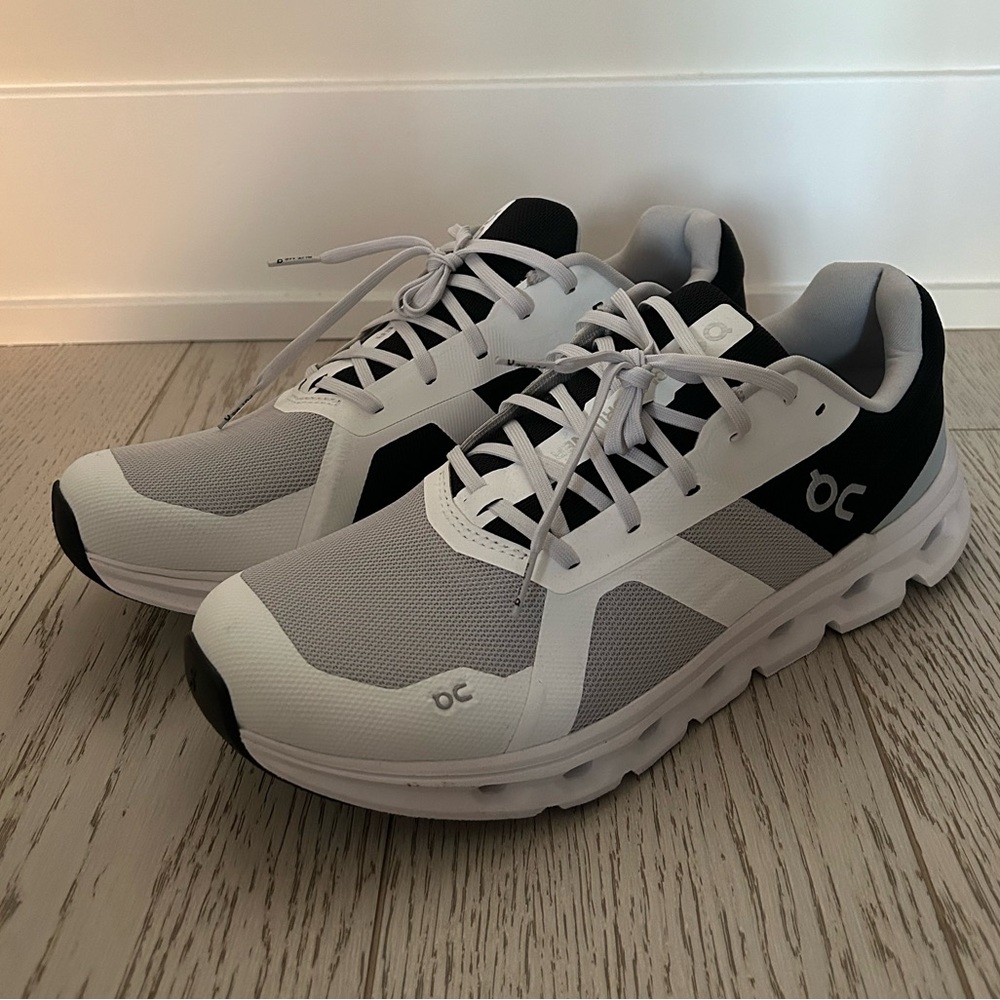 *brand new On Running Cloudrunner M12